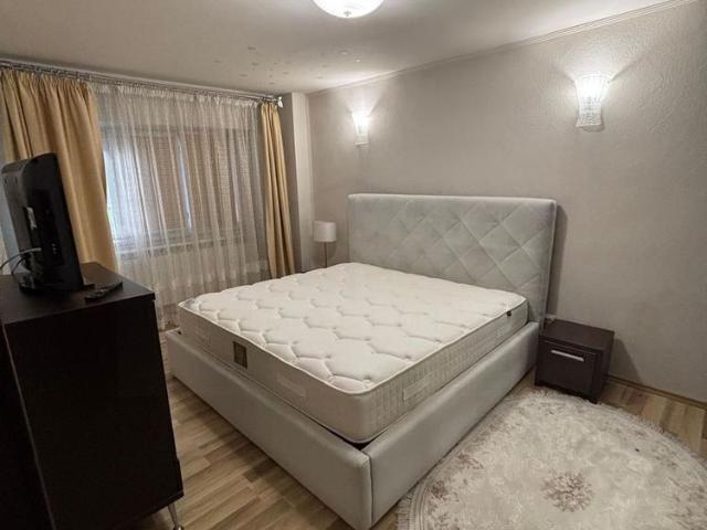 Apartament 3 camere, 74 mp, 2 băi, centrală proprie–Calea Severinului
