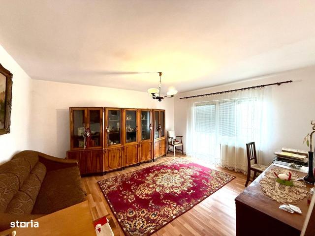 Apartament 3 camere 70 mp hol în Z cu 2 băi, 2 balcoane zona Pietris