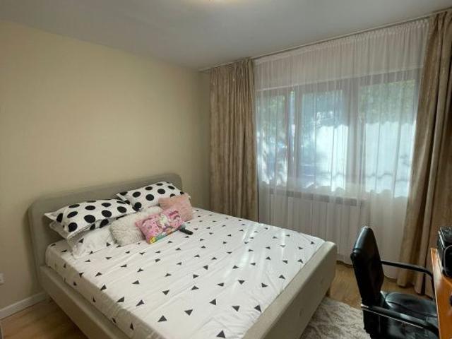 Apartament lux, mobilat, 3 camere, 70 mp utili, zona scoala 32 Craiov