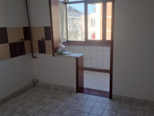 Apartament 3 camere, 70 mp, zona Garii