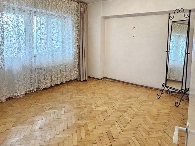 Apartament 3 camere 80mp 2 bai bloc pe cadre de beton
