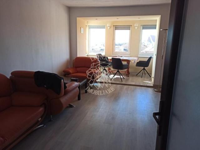 Apartament 3 camere 82 mp balcon 2 bai etaj 3 parcare Central