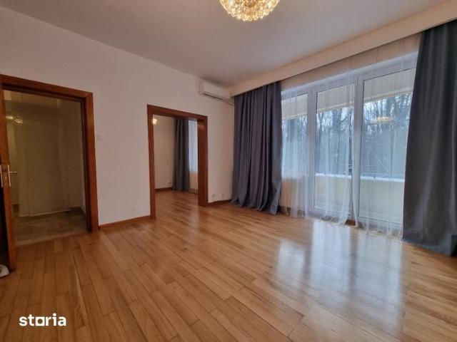 Apartament 4/5 camere exclusivist, cu garaj, în Pădurea Băneasa
