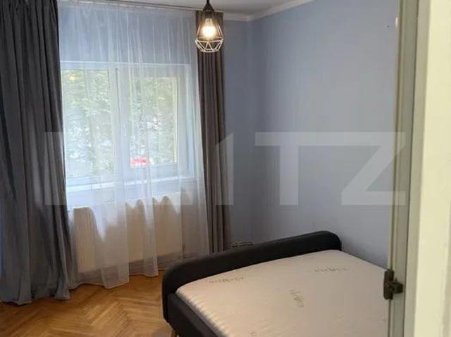Apartament 4 camere, modern, parcare, zona UMF