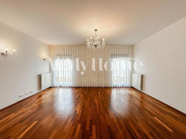 Apartament 4 camere | Ansamblul Rezidential Baneasa, 2 parcari, terasa, boxa