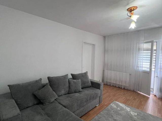 Apartament 4 camere de inchiriat Traian Valcea, 3 dormitoare, 2 bai, c