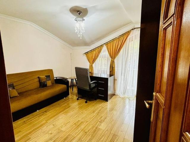 Apartament 4 camere de închiriat – zona Trocadero, str. Poporului