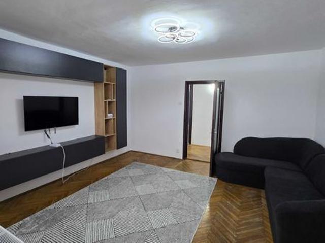 Apartament 4 camere de inchiriat Arad
