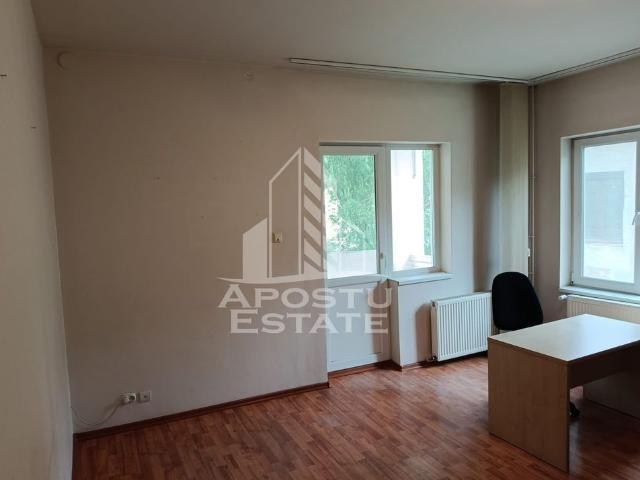 Apartament spatios, 4 camere, etaj 1, Zona Centrala Timisoara