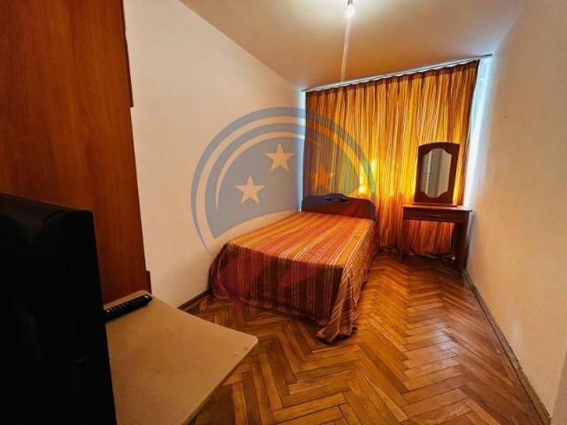 Apartament 4 camere de inchiriat Strada Caracal, Craiova