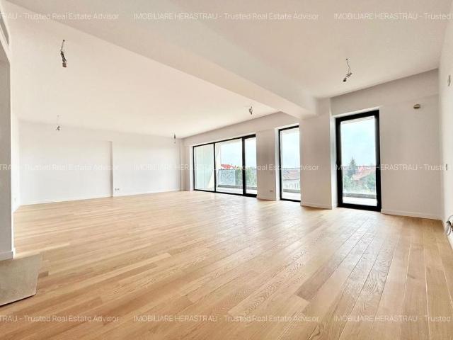 Apartament 4 camere de inchiriere zona Pipera