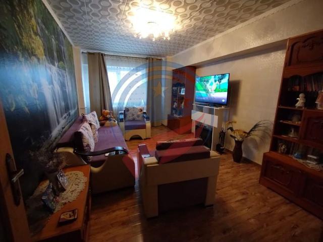Apartament 4 camere decomandat de închiriat – Craiova.