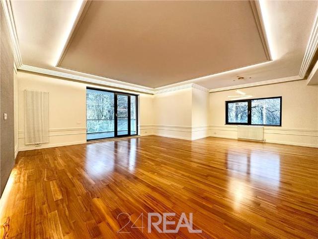 Apartament 4 camere decomandat in Ansamblul Washington”