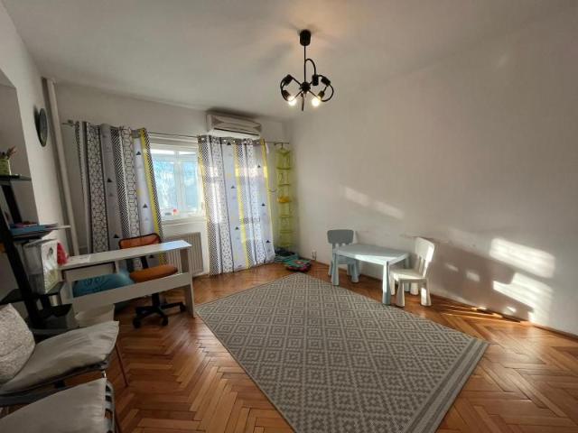 Apartament 4 camere decomandat Unirii_Rond Alba Iulia, nemobilat