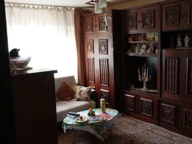 Apartament 4 camere decomandate în Rovine