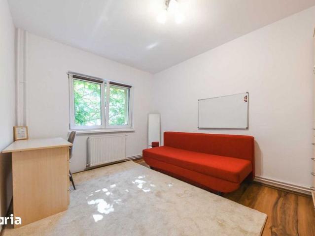 Apartament 4 Camere Decomandate, 80 Mp, 2 Bai, Parcare, Zona Semicentr
