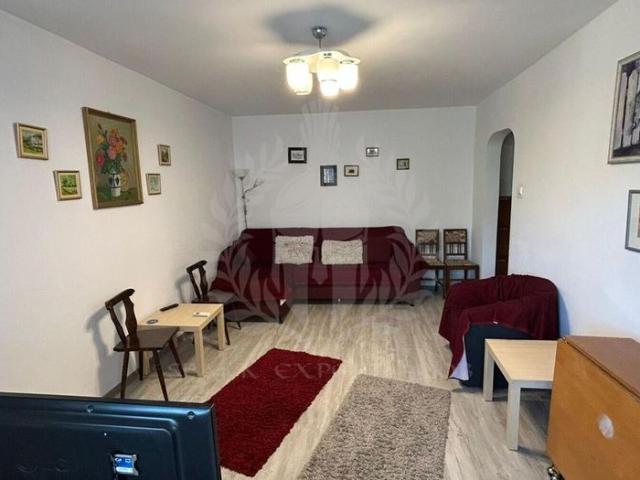 APARTAMENT 4 CAMERE /DECOMANDAT/MALU ROSU