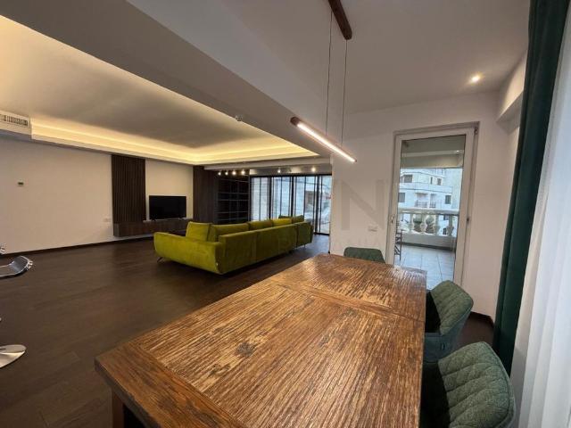 Apartament 4 camere Herastrau