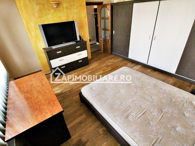 Apartament 4 camere la casă de închiriat,zona Platou