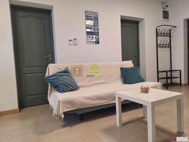 Apartament 4 camere la casA a DumbrAviTa  zona LACa
