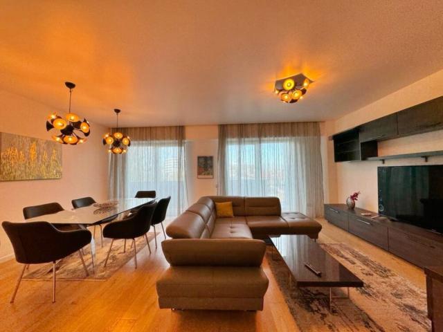apartament 4 camere, parcare, zona universitate