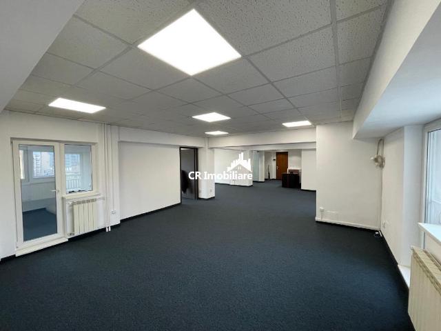 Apartament 4 camere, Piata Unirii pretabil pentru firma