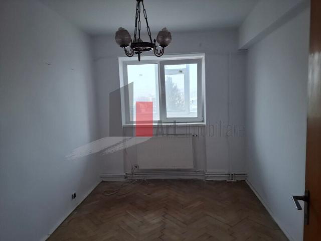 Apartament 4 camere Ploiesti Centru, Liceul Mihai Viteazul anuntul. Ro