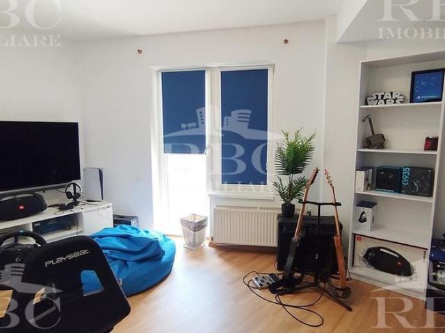 Apartament 4 camere strada Republicii cu gradina mare