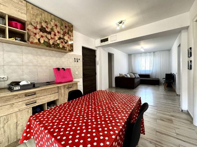 Apartament 4 camere, spațios, in zona Centralǎ Piața Mǎrǎști