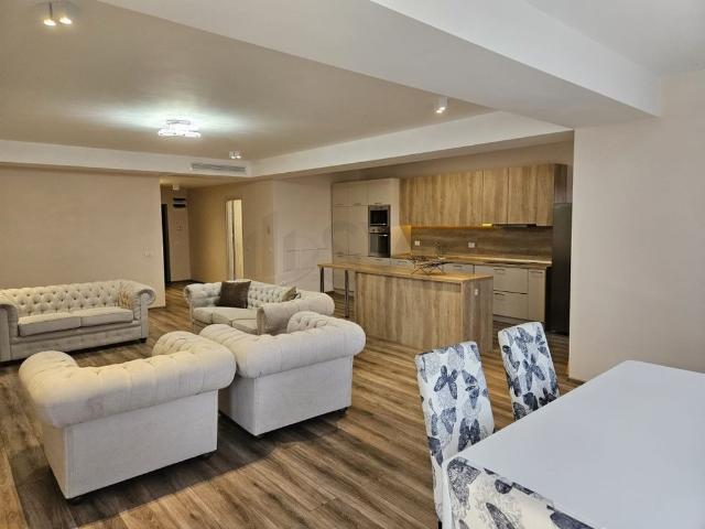Apartament 4 Camere Spatios si Elegant