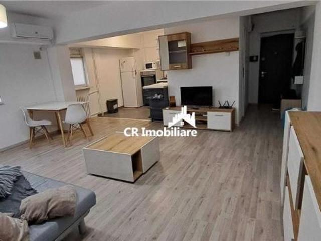 Apartament 4 camere, Universitate
