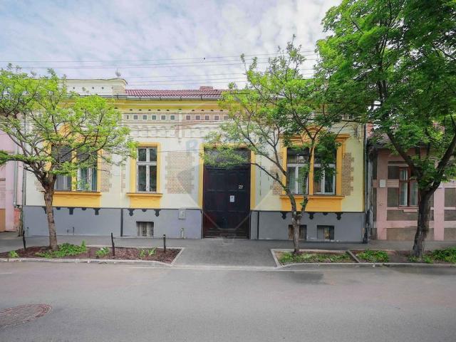 Apartament 4 camere vanzare in casă / vilă Bihor, Oradea, Ultracentral vezi locația pe hartă