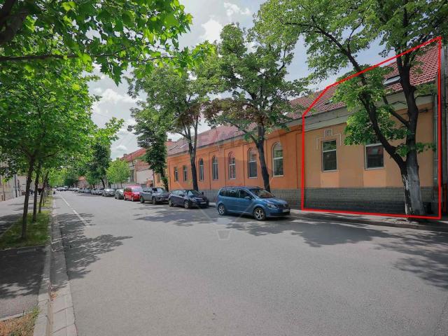 Apartament 4 camere vanzare in casă / vilă Bihor, Oradea, Ultracentral vezi locația pe hartă