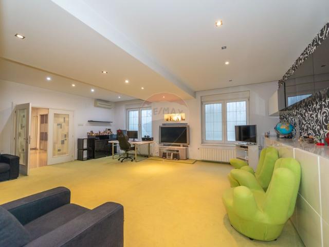 Apartament 4 camere vanzare in casă / vilă Bucuresti, Dacia vezi locația pe hartă