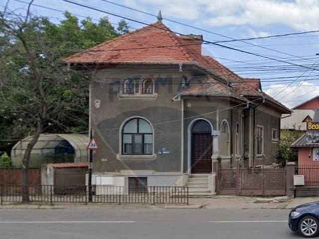 Apartament 4 camere vanzare in casă / vilă Dambovita, Targoviste, Ultracentral vezi locația pe hartă
