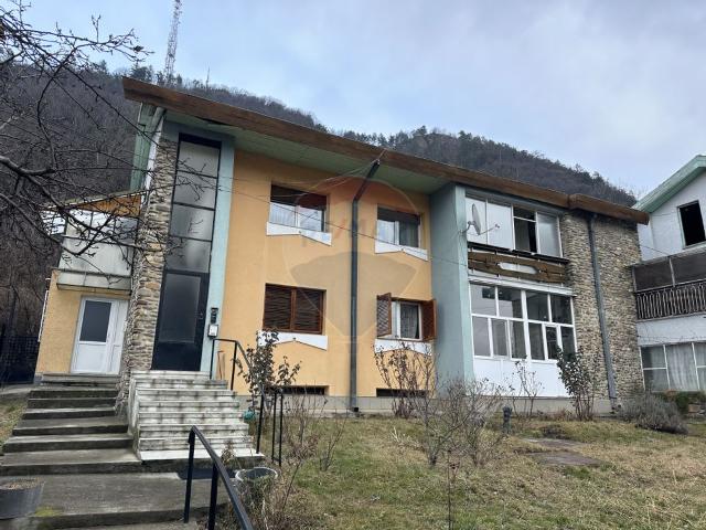 Apartament 4 camere vanzare in casă / vilă Piatra Neamt, Central vezi locația pe hartă
