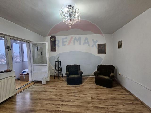 Apartament 4 camere vanzare in bloc de apartamente Timis, Lugoj, Central vezi locația pe hartă