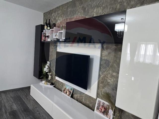 Apartament 4 camere vanzare in bloc de apartamente Arad, Chisineu Cris, Central vezi locația pe hartă