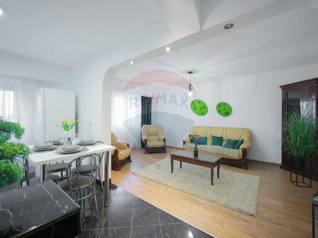 Apartament 4 camere vanzare in bloc de apartamente Bihor, Oradea, Calea Aradului vezi locația pe hartă