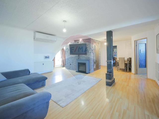 Apartament 4 camere vanzare in bloc de apartamente Bihor, Oradea, Cantemir vezi locația pe hartă