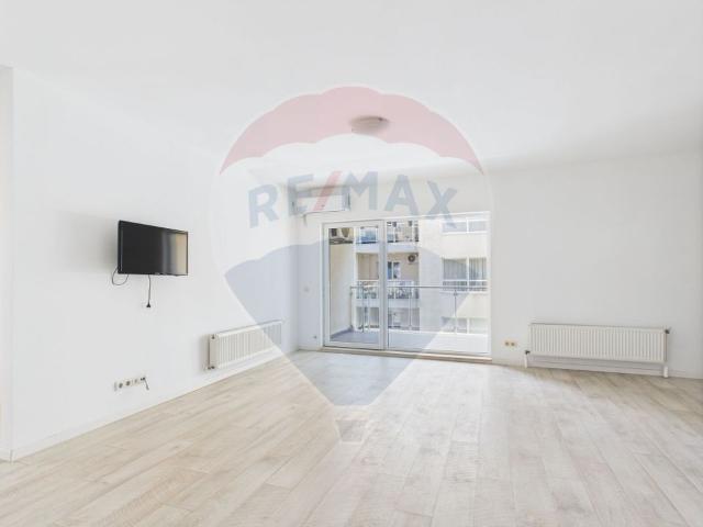 Apartament 4 camere vanzare in bloc de apartamente Bucuresti, Baneasa vezi locația pe hartă