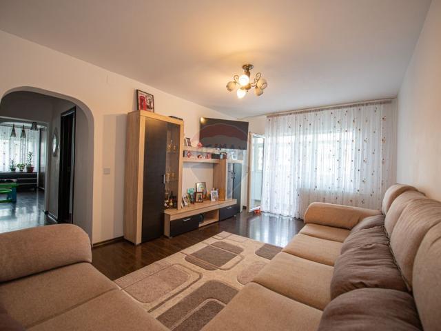 Apartament 4 camere vanzare in bloc de apartamente Bucuresti, Rahova vezi locația pe hartă
