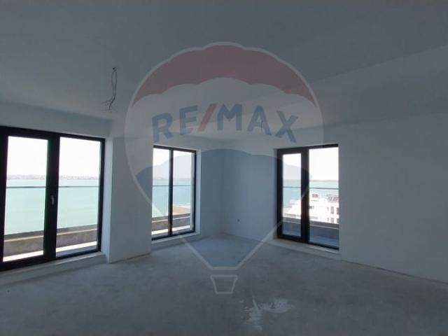 Apartament 4 camere vanzare in bloc de apartamente Constanta, Mamaia, Central vezi locația pe hartă