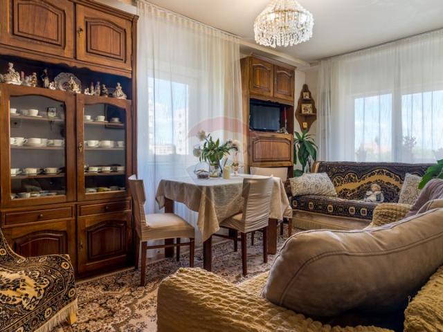 Apartament 4 camere vanzare in bloc de apartamente Cluj Napoca, Manastur vezi locația pe hartă