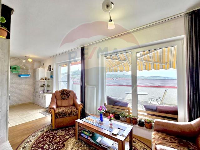Apartament 4 camere vanzare in bloc de apartamente Cluj, Floresti vezi locația pe hartă