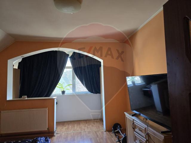 Apartament 4 camere vanzare in bloc de apartamente Dolj, Craiova, Central vezi locația pe hartă