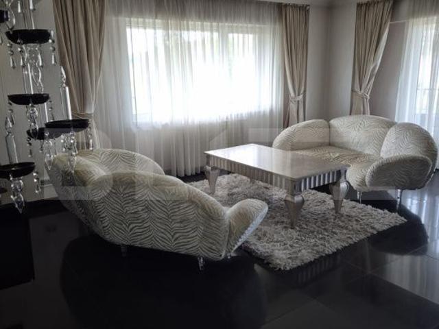 Apartament 4 camere, 135 mp, 2 bai, terasa, parcare, Complex Semiluna