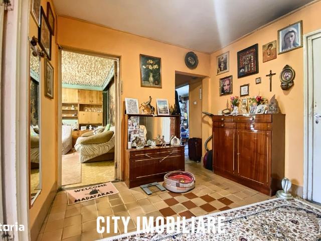 Apartament 4 camere, 2 bai, etaj 24, str. Lacul Rosu