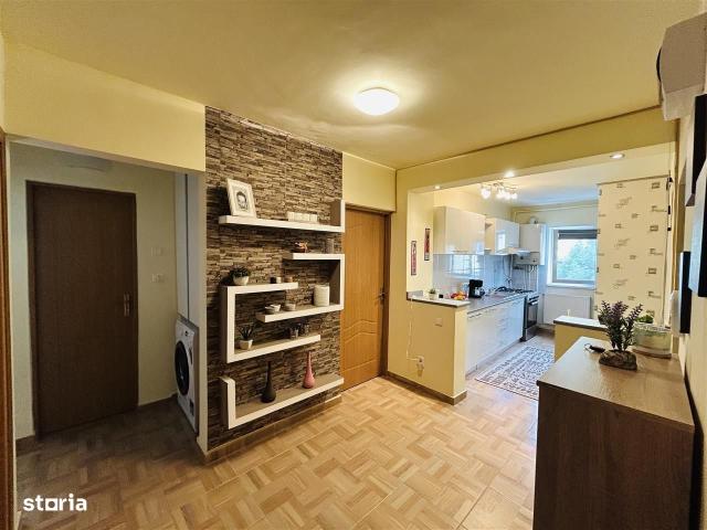 Apartament 4 camere, 2 bai, 2 balcoane 78 mpu et intermediar