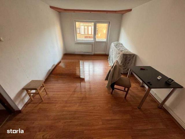 Apartament 4 camere, 2 bai, 2 balcoane, decomandat, Gojdu